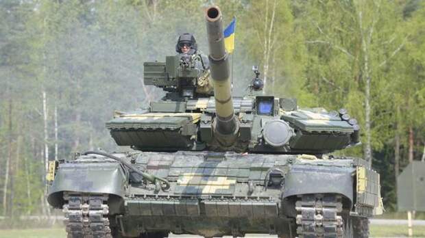 ТСН: На Украине начали использовать подбитый танк для тушения пожаров