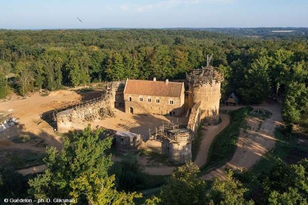 Геделон — средневековый замок во Франции, который строят сейчас Геделон, замок, франция