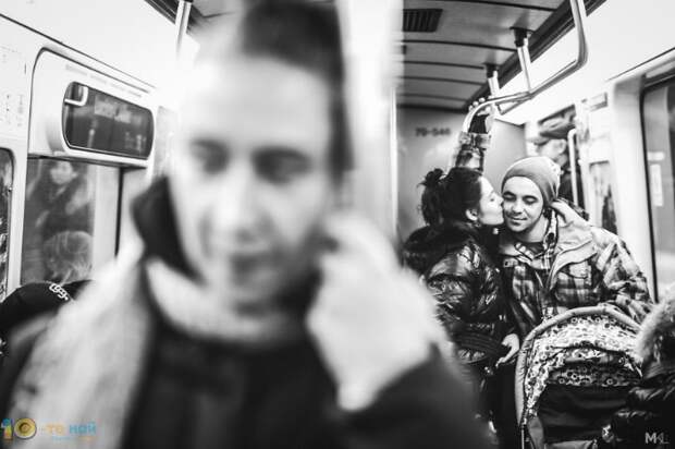 10 трогательных фотографий людей, демонстрирующих свою любовь в общественных местах
