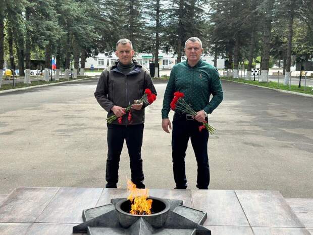 Афоничев и Никитин возложили цветы на «Аллее Славы» в Дубенском районе