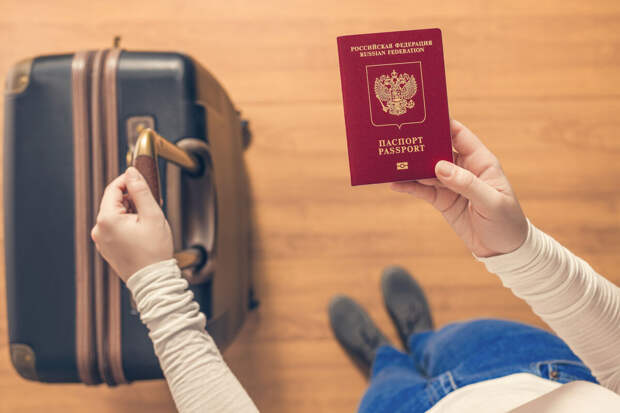 В Екатеринбурге мать не смогла вывезти дочь за границу из-за ошибки в паспорте