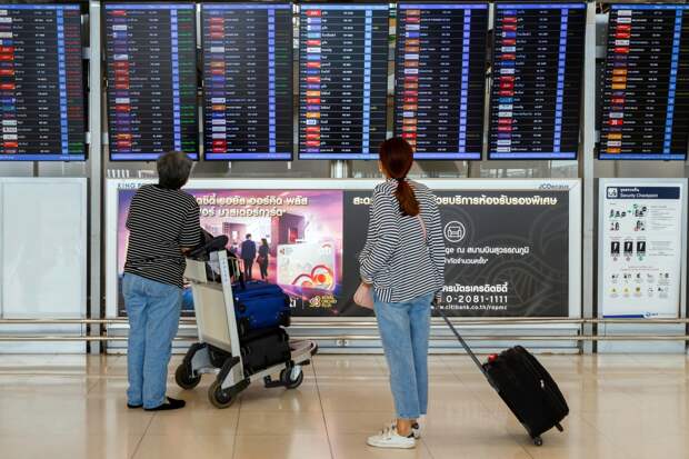 Россиян высадили из самолета в Таиланде и оставили в терминале аэропорта на 13 часов