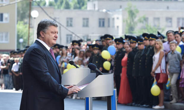 Порошенко поблагодарил русскоязычных украинцев за похороны Новороссии