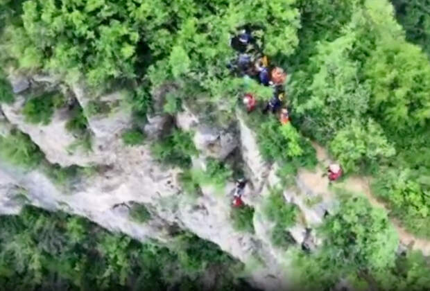 Мужчина сорвался с 200-метрового обрыва и чудом выжил