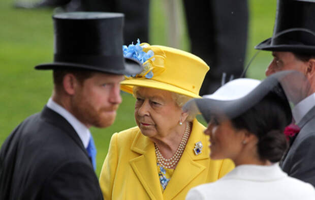 Бабушка наносит ответный удар: Елизавета II собралась судиться с принцем Гарри