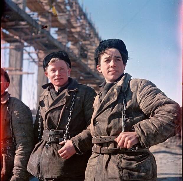 Юные высотники на стройке в Павлодаре, Казахстан СССР, история, люди, трудовые будни