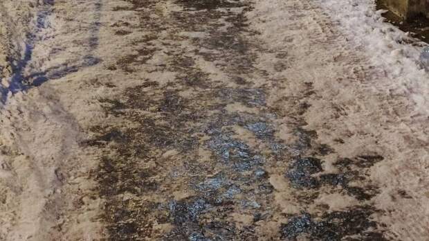 Жители одного из районов Петербурга остались без холодной воды из-за крупного прорыва трубы