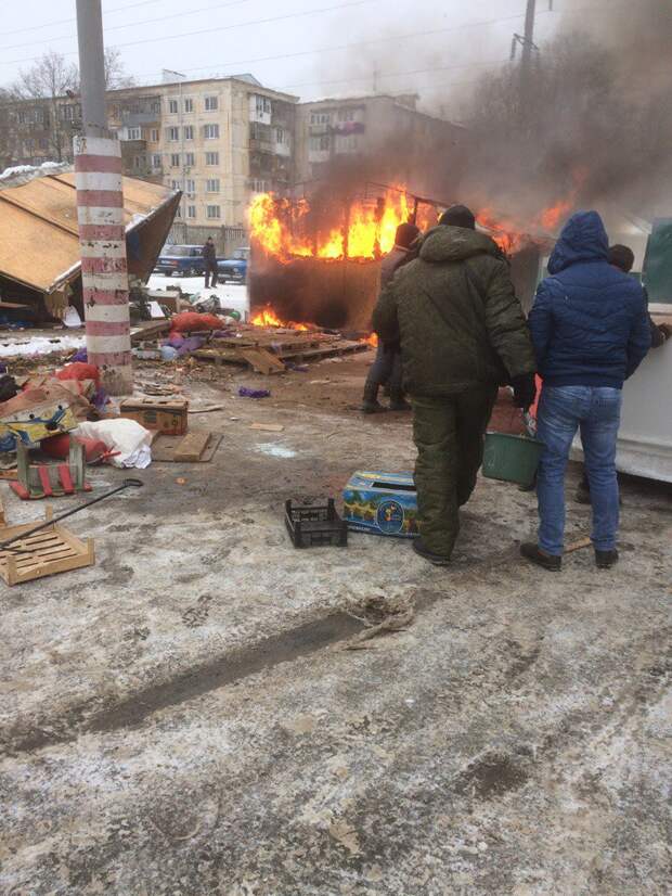 Рынок сегодня симферополь. Пожар в Симферополе сейчас. Рынок привоз Симферополь. Пожар в Симферополе сегодня. Пожар в Евпатории рынок привоз.