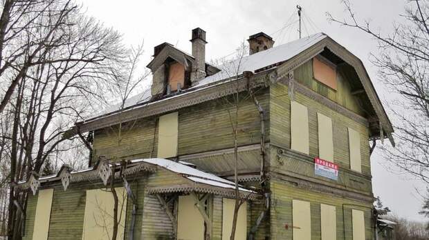 Суд обязал за два года отреставрировать историческую дачу Дёмина в Петергофе