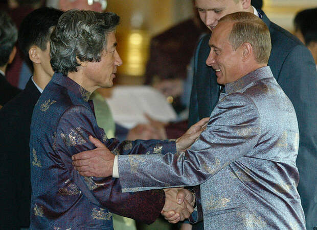 Двусторонняя беседа лидеров двух стран была организована также в ходе саммита АТЭС в Бангкоке 20 октября 2003 года 