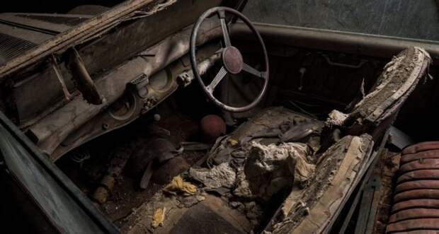 На заброшенной подземной парковке в Нью-Йорке найдены автомобили, простоявшие там 40 лет packard, rolls-royce, авто, автомобили, находка, олдтаймер, подвал, ретро авто