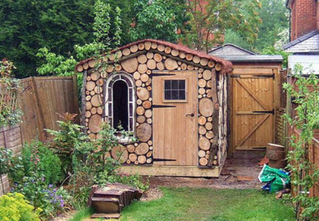 Сарай из деревянных срубов. | Фото: Довідник корисних порад. Сарай из деревянных срубов. | Фото: Довідник корисних порад.
