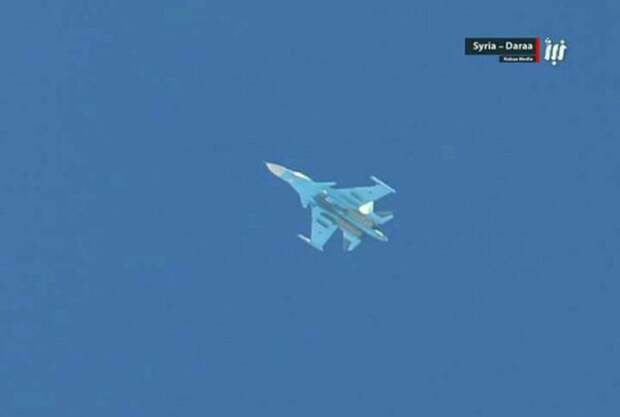 Истребитель-бомбардировщик Су-34 ВКС России в небе Сирии
