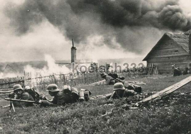 3. Немецкая пехота на окраине Озерницы.Конец июня 1941 г.