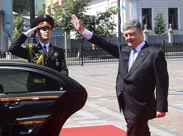 Мариупольцы отказались отвечать на приветствие Порошенко