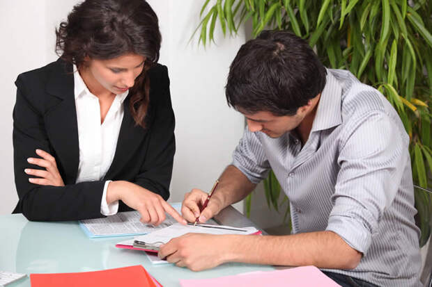 http://lmsshortsales.com/wp-content/uploads/2012/06/man_signing_papers.jpg