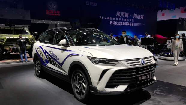 Dongfeng hydrogen boat e h2,Dongfeng ax7. «Водородная лодка» построена на базе обычного паркетника Fengshen AX7, у которого сильнее всего переработана носовая часть.