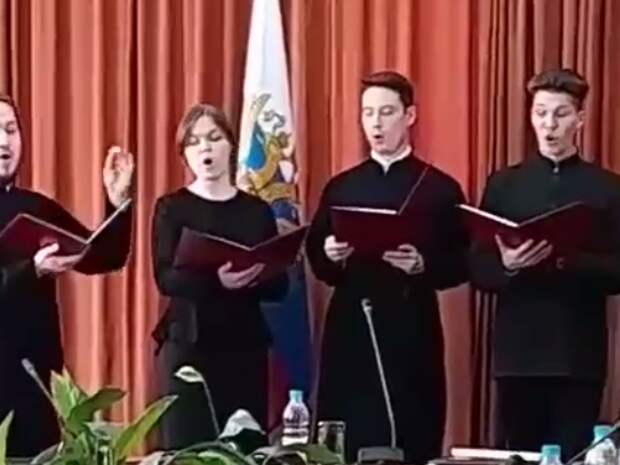 «Предполагалось, что это не будет афишироваться»: руководство академии народного хозяйства в Екатеринбурге поздравили пасхальными песнопениями