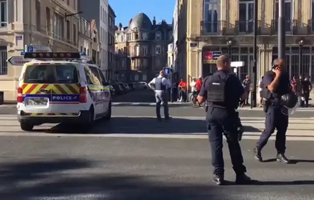 уголовник из парижа 4 букв