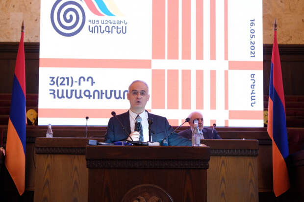 Соратники обвинили Пашиняна в угрозе развала Армении