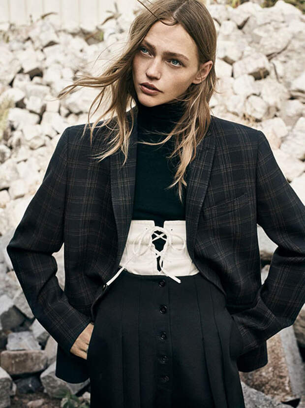 Саша Пивоварова в ноябрьском Vogue Paris 2016 года