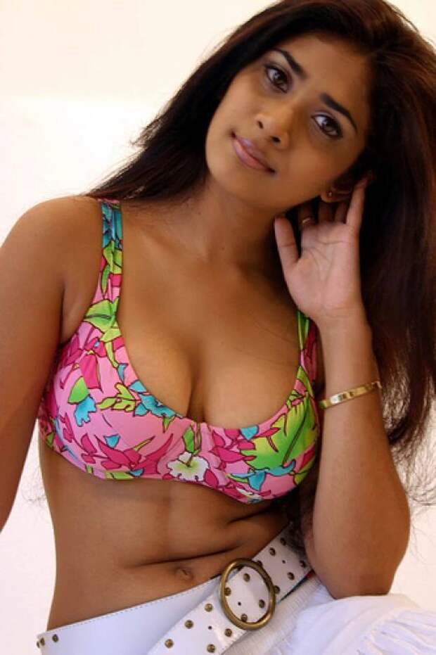 Sri Lankan Hot Girls Boobs