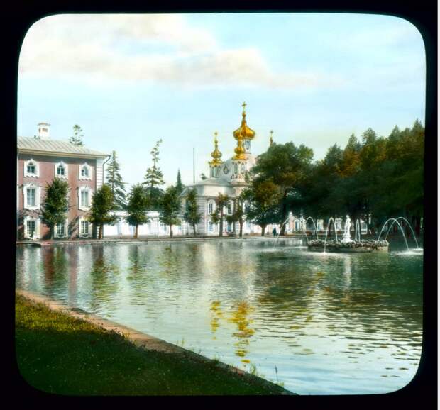 Петергоф, парк: вид на часовню и фонтан