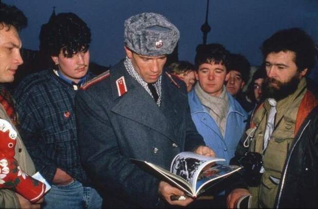 Арнольд Шварценеггер на Красной площади, 1988 г. Историческая фотография, редкие фотографии, ретро фото, фото