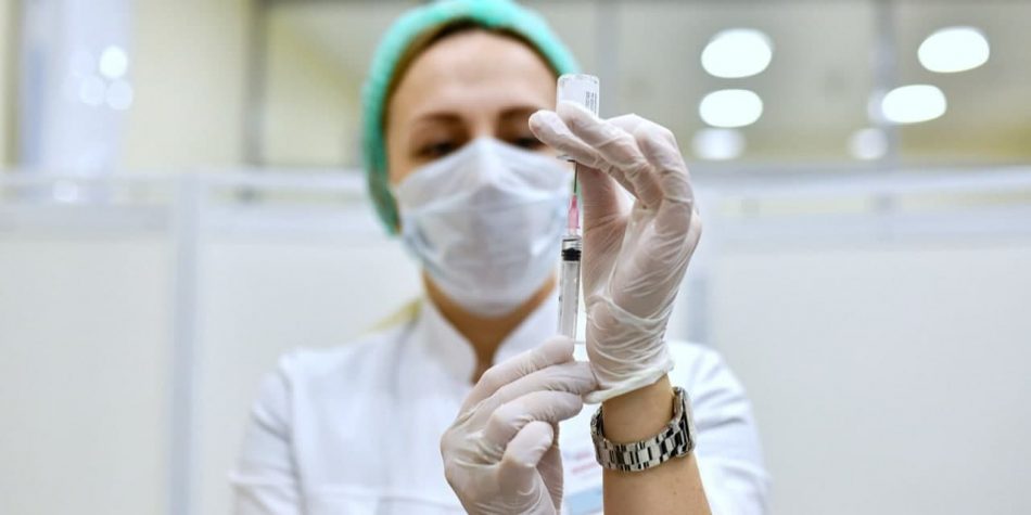 Врач Проценко объяснил важность вакцинации от COVID-19. Фото: Ю. Иванко mos.ru