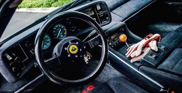 Выставлен на продажу культовый спорткар Lotus Esprit S1 1978 года