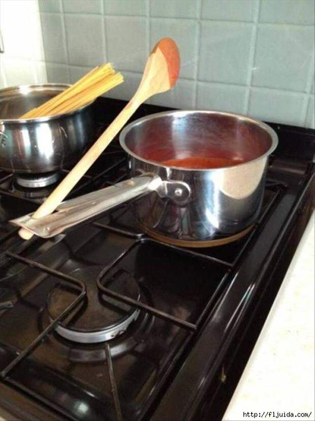 pan-holds-spoon (524x700, 202Kb)