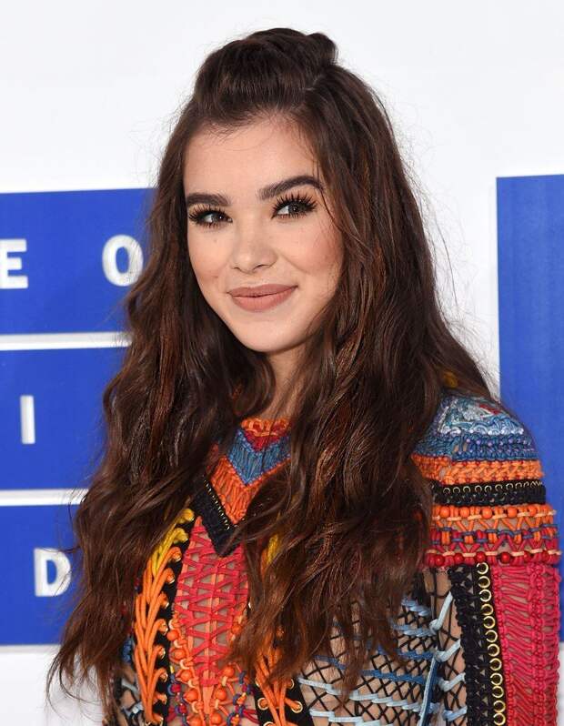 mtv-vma-2016-beauty-looks-hailee-steinfeld