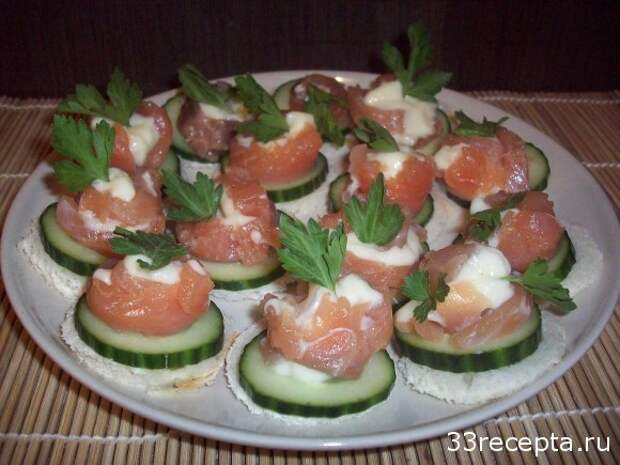 канапе с солёной форелью