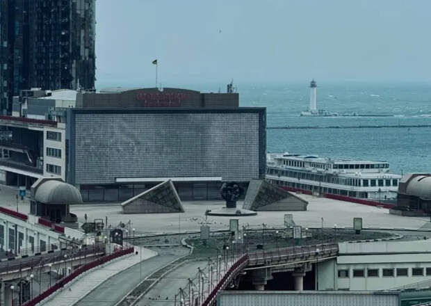 По военному объекту в порту Одессы был нанесен повторный удар