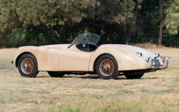 Jaguar XK120 1954 года несколько десятилетий пылился в гараже