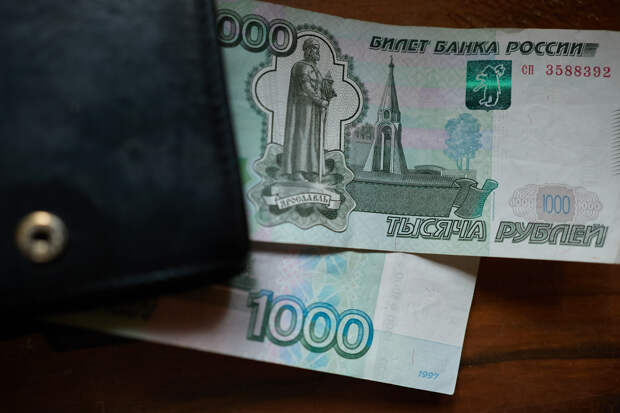 Российские банки стали чаще выдавать кредитки тинейджерам