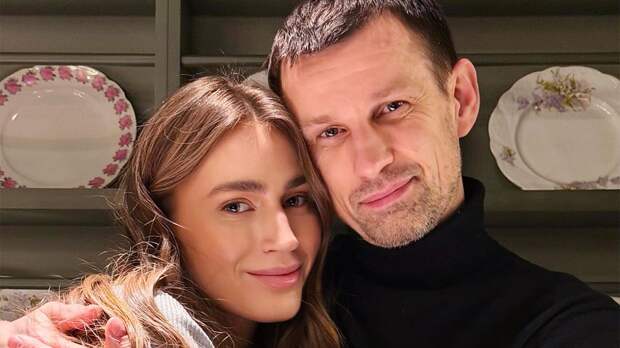 «Майя, ты в прайме, отвечаю». Падчерица Семака произвела фурор, показав классную фигуру на отдыхе в Дубае