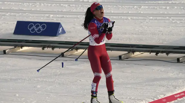 Вайцеховская назвала гениальными российских лыжниц после золота в эстафете на Олимпиаде
