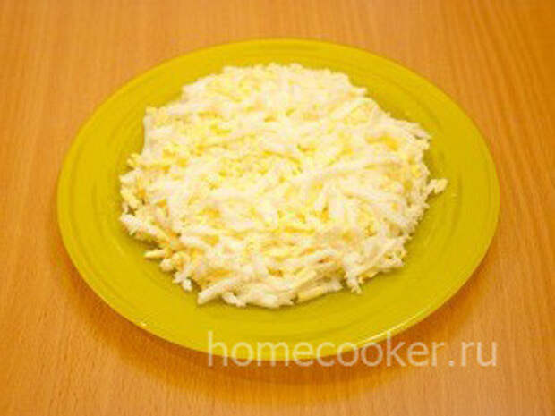 Салат с крабовыми палочками и кукурузой Natertoe yajtso 300x225 Салат с крабовыми палочками и кукурузой