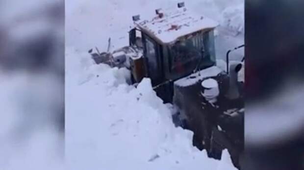 Трассу "Колыма" перекрыли в Якутии из-за схода снежных лавин