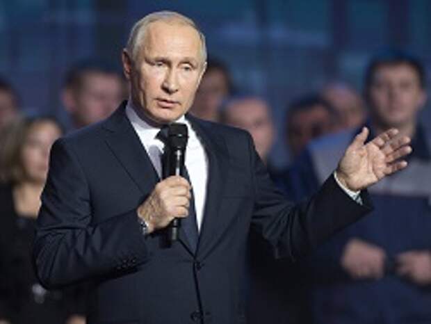 Путин идет на выборы под лозунгом "Россия в кольце врагов", говорят эксперты