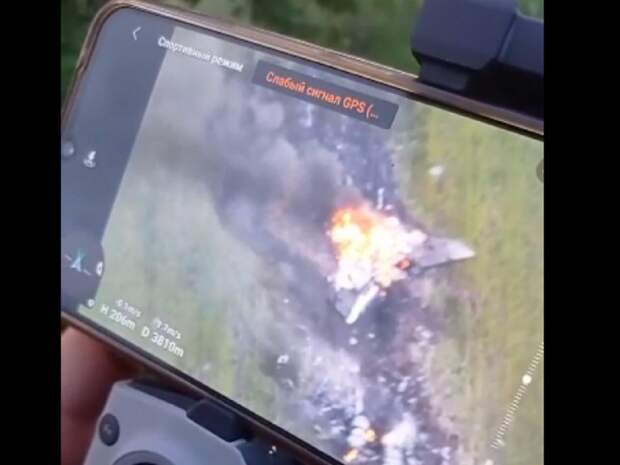 Почему сбивают свои самолеты. Сбитый украинский истребитель.