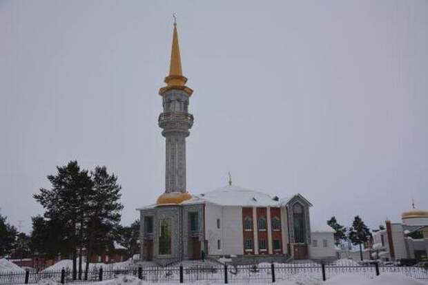 Соборная мечеть в Сургуте - крупнейшая в Сибири