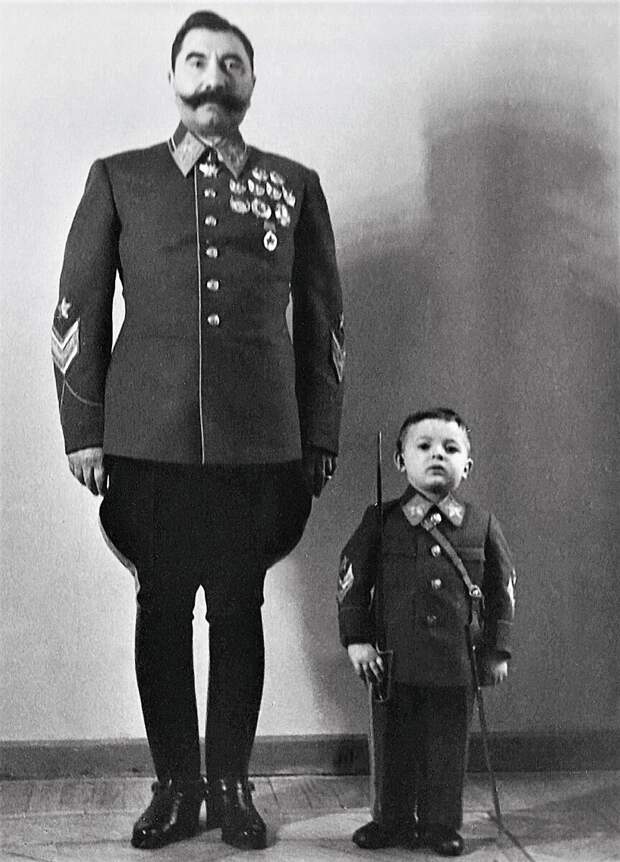 Семен Михайлович Буденный с сыном Сергеем.