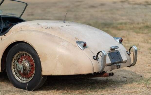 Jaguar XK120 1954 года несколько десятилетий пылился в гараже