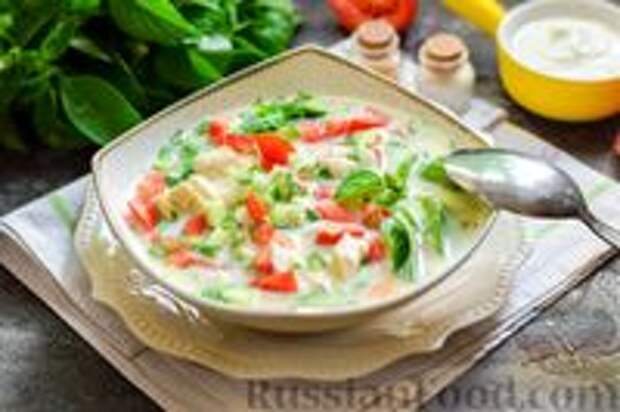 Фото к рецепту: Окрошка с куриным филе и помидорами