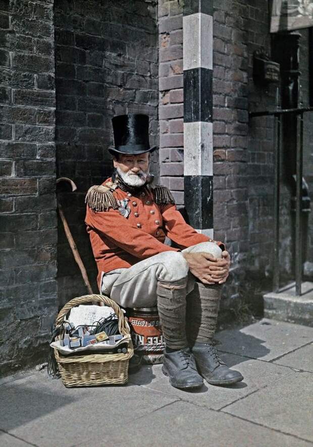 Ветеран войны продает спички на улице, Англия, 1930-е. история, факты, фотографии