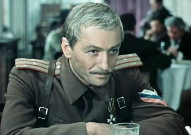 Михаил Ножкин, кадр из фильма «Хождение по мукам». / Фото: www.kino-teatr.ru