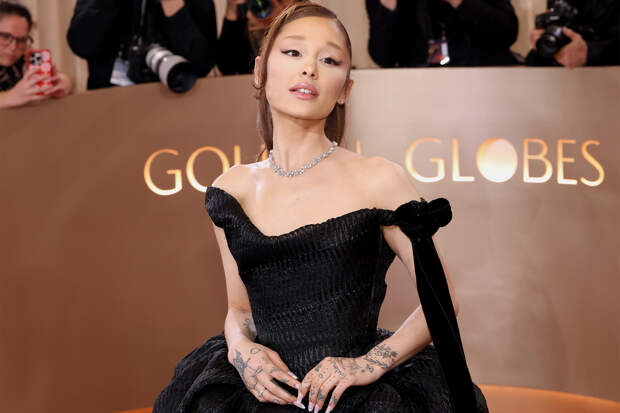 Ариана Гранде высмеяла Vogue за нелепую деталь на ее фото