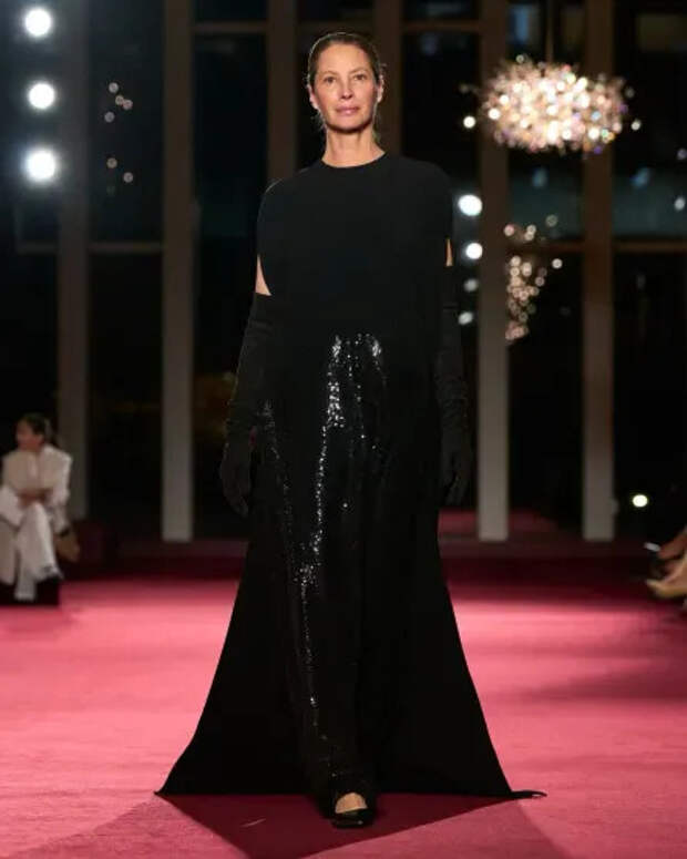 Кристи Тарлингтон на показе Michael Kors осень-зима — 2026